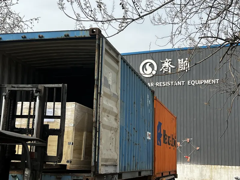 Shandong Qishuai Aşınmaya Dayanıklı Ekipmanlar | Seramik Kauçuk Gömülü Çelik Gömleklerin üretimi ve sevkiyatı tamamlandı
